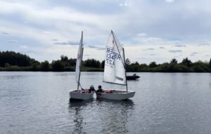 Lino und Nane warten auf Wind